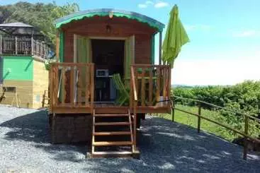 Bed and Breakfast Domaine La Moretie  La Roulotte