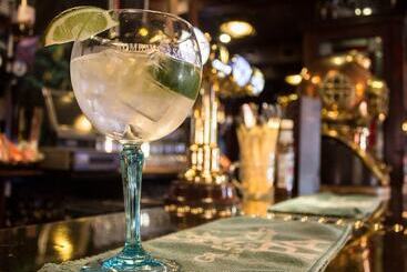 مسافرخانه The Ship