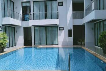 בית מלון כפרי Good Day Phuket