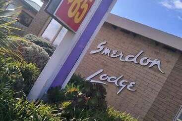 Smerdon Lodge Motel