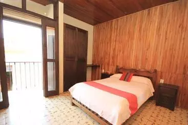مسافرخانه Casa Madero