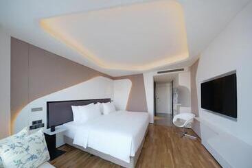 Flyzoo Hotel Alibaba Future