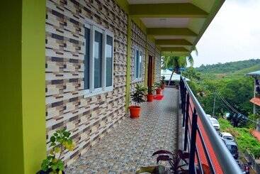 هتل Sri Residency