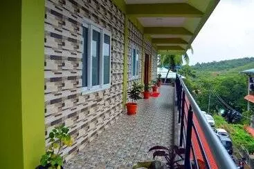 هتل Sri Residency