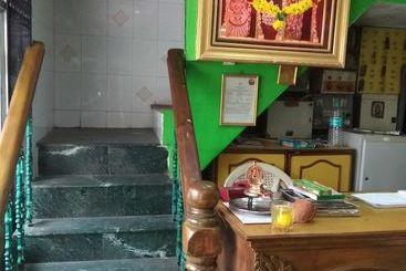 Hotelli Iroomz Sai Relax Resiodency