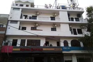 هتل Redstone By Oyo Rooms