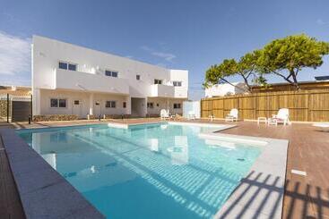 Sagres Sun Stay Surf Camp & Hostel