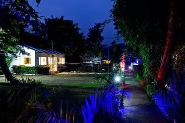 リゾートホテル Sunita Corbett Retreat By Opensky