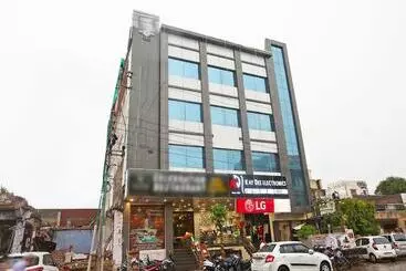 ホテル Central Grand By Oyo Rooms