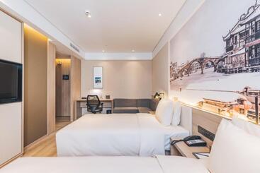 Atour Hotel Shanghai New International Expo Center Maglev Station