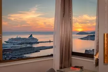 Pensión Royal Suitessky