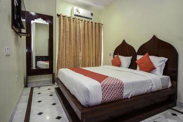 アパートメント Alba Inn By Oyo Rooms