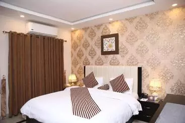 خانه Safari Club 3 Bahria Town