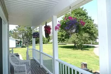 Bed & Breakfast Cavendish Breeze Inn