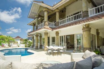 Turistlägenheter Villa Teman Bali