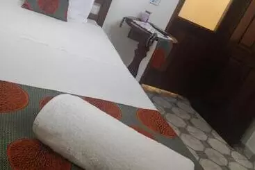 پانسیون Micaval Residential