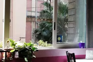 تختخواب و صبحانه Aloi Rooms