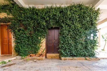 Boustany Guest House   Hostel