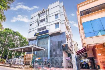 Fabhotel Venkeys Service Apartment Mylapore
