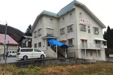 Pensió Kagura House