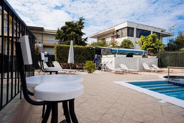 هتل آپارتمان Brother's House