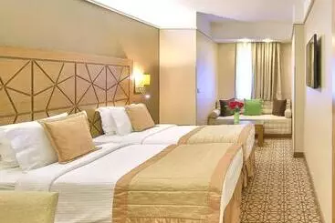 בית מלון כפרי Ramada By Wyndham İstanbul Taksim