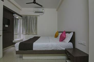 Hotel Raj Residency