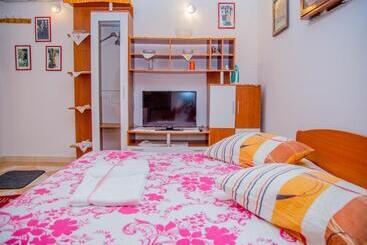 بنسيون Guest House Jeljenic