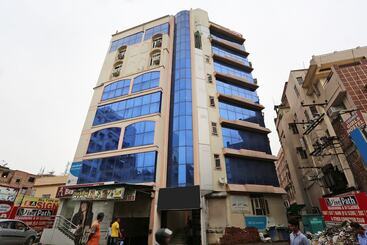 בית מלון כפרי Elevens Inn By Oyo Rooms