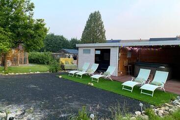 بنسيون Le Chateau De Frankie Spas Saunas