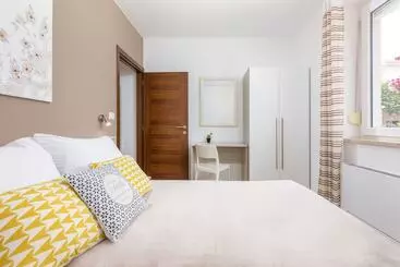 ツーリストアパートメント Apartments Villa Nina