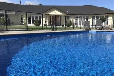 Grasslands Bed & Breakfast