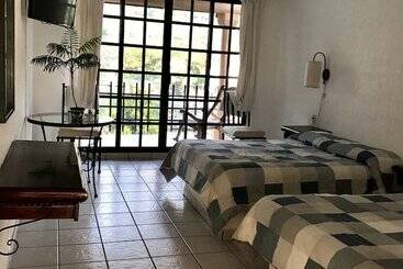 Hotel Nican Mo Calli