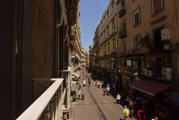 تختخواب و صبحانه Chiaia Roof