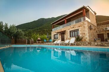 هتل آپارتمان Ionion Fos