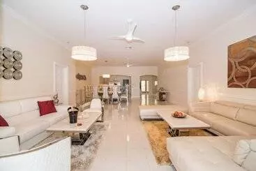 Vakantie-appartementen Sprat Bay Luxury Villa