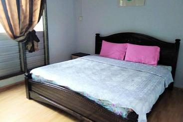 Hostel Spot On 89953 Marco Polos Kenyalang