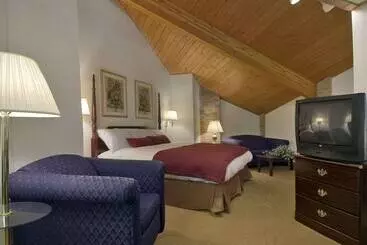 Отель Baymont By Wyndham Whitewater