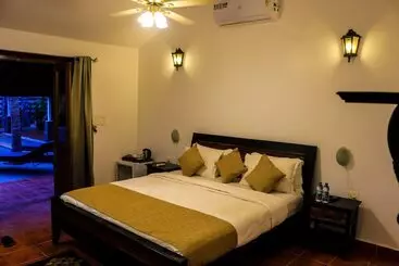 Otel 18 Degrees Beach Resort