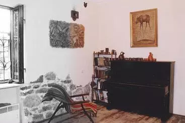 تختخواب و صبحانه Master S House Dayan