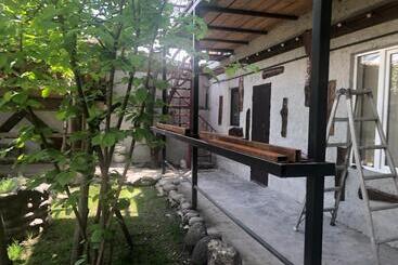 تختخواب و صبحانه Master S House Dayan