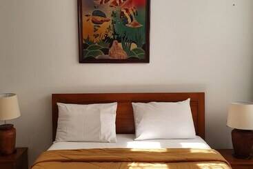 تختخواب و صبحانه La Rengganis