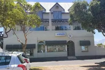 پانسیون Bedrock Guest Studios