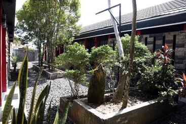 Albergue Wisma Malawen By Oyo Rooms