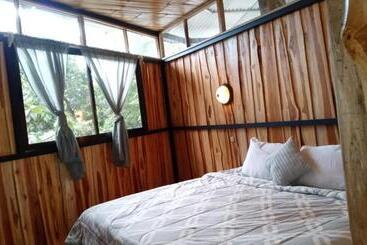 펜션 El Gato Rojas Surf Hostel