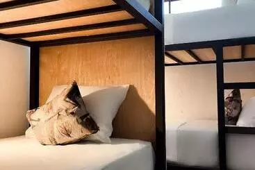 پانسیون El Gato Rojas Surf Hostel