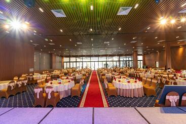 D Lioro Hotel & Resort