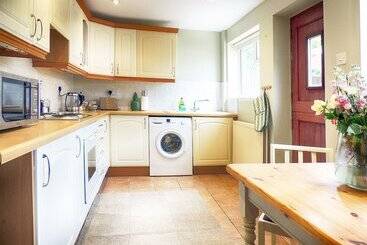 مبيت وإفطار The Lansdowne Cottage