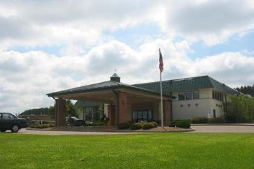 Otel Saratoga Inn & Suites