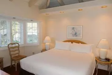 هتل Briarwood Inn